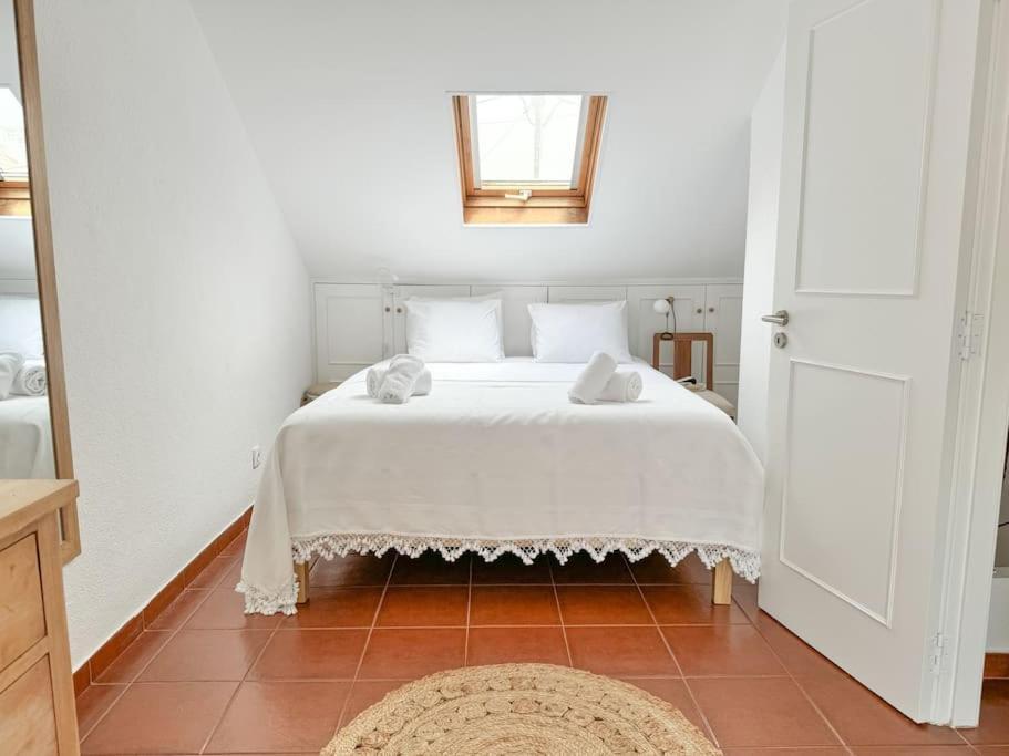 Costa House With Pool By Homeful Homes Villa Costa da Caparica